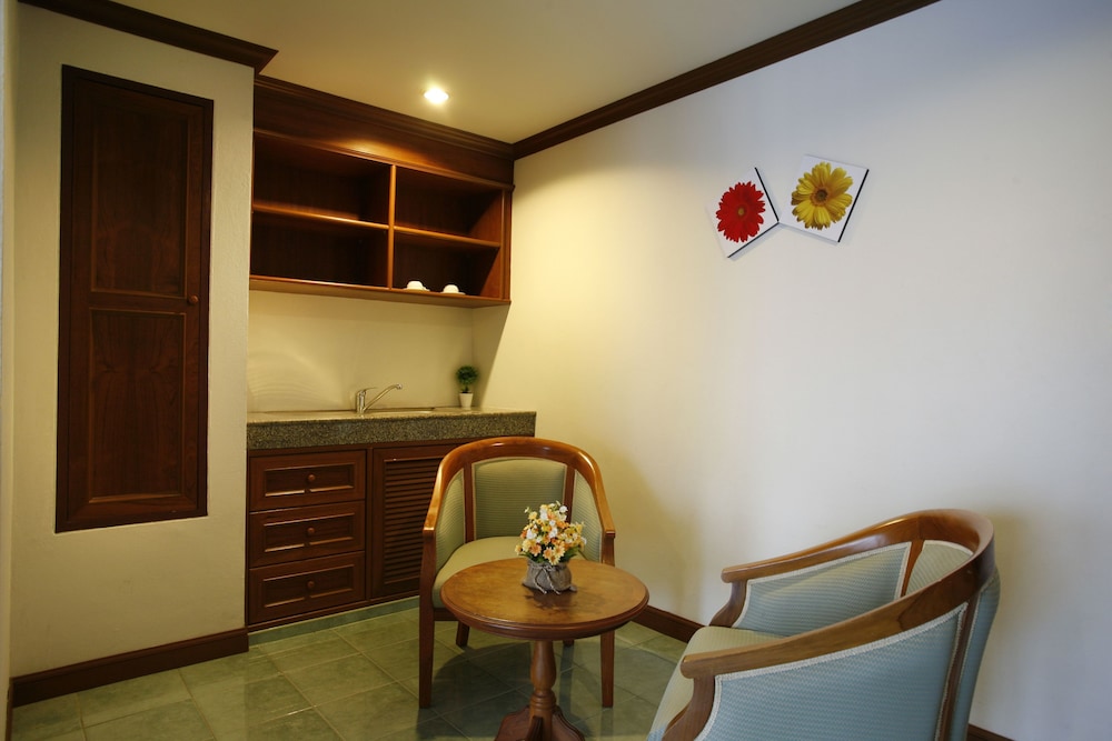 Jiraporn Hill Resort — Hotel rooms in Patong Beach, Phuket Province