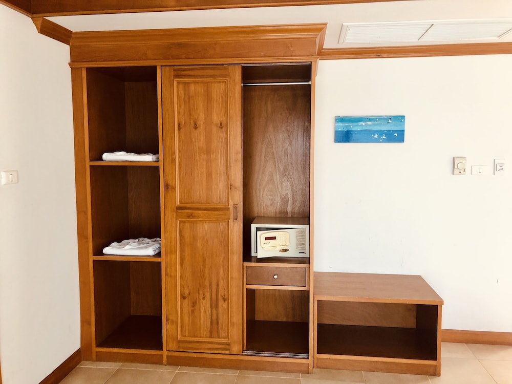 Jiraporn Hill Resort — Hotel rooms in Patong Beach, Phuket Province