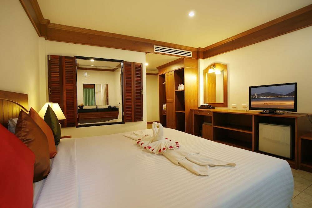 Jiraporn Hill Resort — Hotel rooms in Patong Beach, Phuket Province