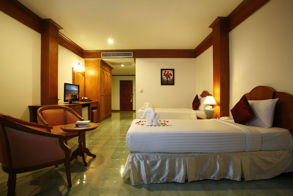 Jiraporn Hill Resort — Hotel rooms in Patong Beach, Phuket Province