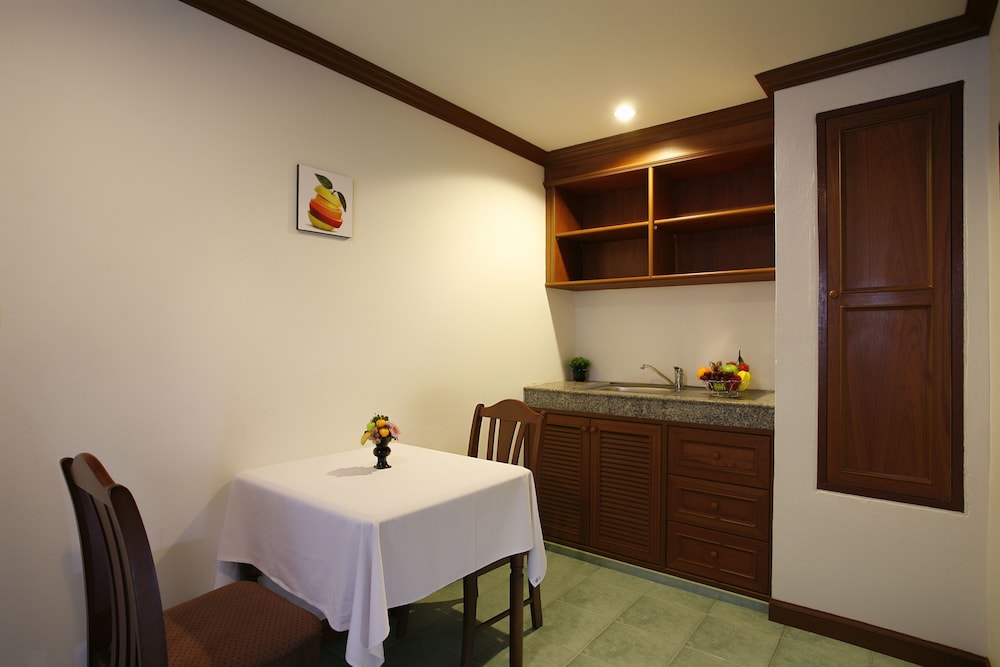Jiraporn Hill Resort — Hotel rooms in Patong Beach, Phuket Province