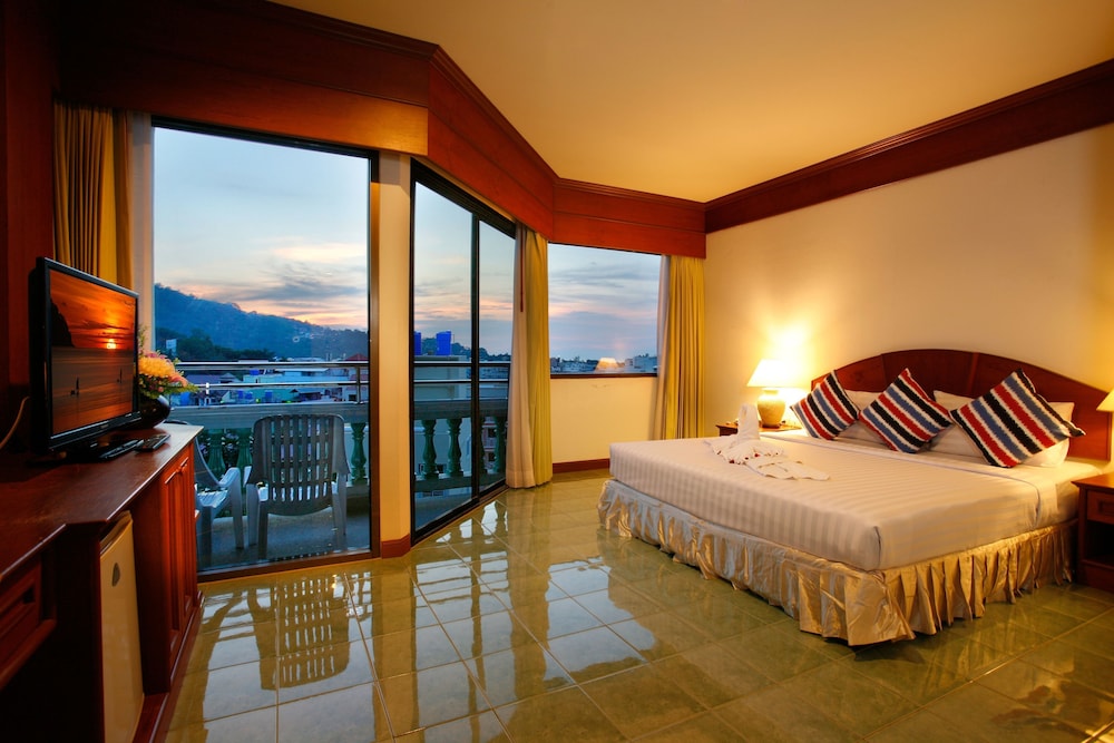 Jiraporn Hill Resort — Hotel rooms in Patong Beach, Phuket Province
