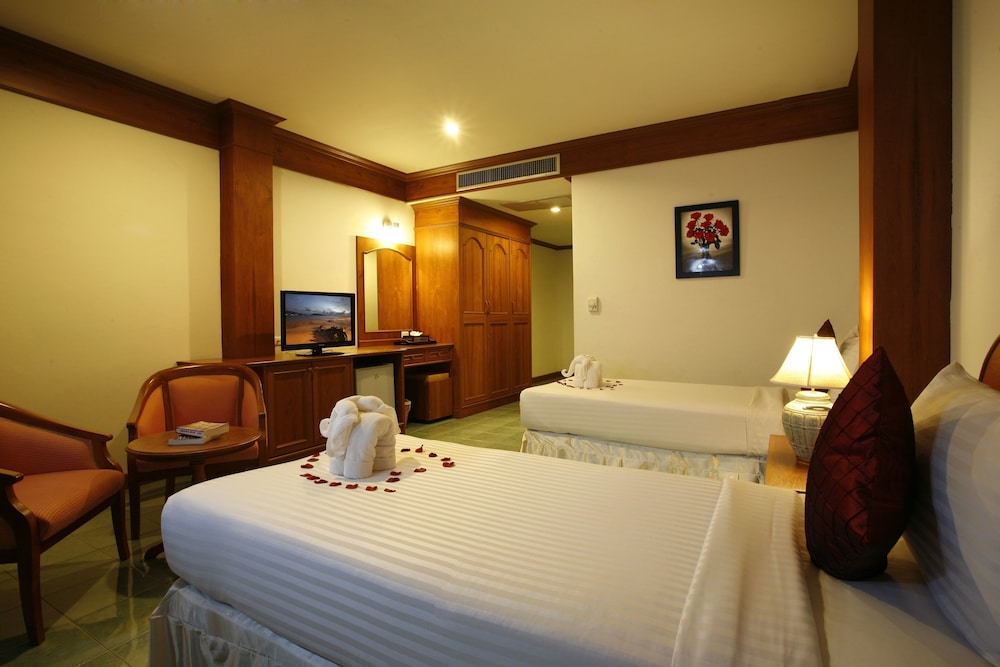 Jiraporn Hill Resort — Hotel rooms in Patong Beach, Phuket Province