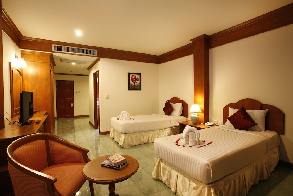 Jiraporn Hill Resort — Hotel rooms in Patong Beach, Phuket Province