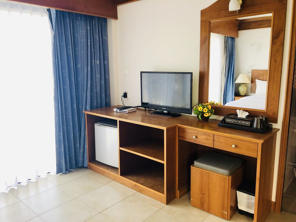 Jiraporn Hill Resort — Hotel rooms in Patong Beach, Phuket Province