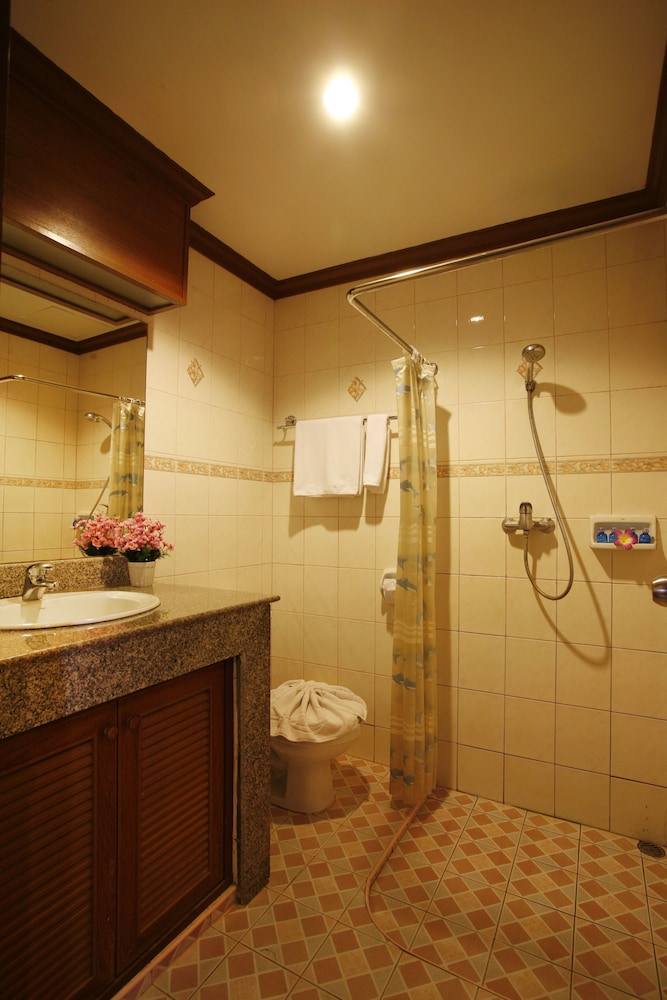 Jiraporn Hill Resort — Hotel rooms in Patong Beach, Phuket Province