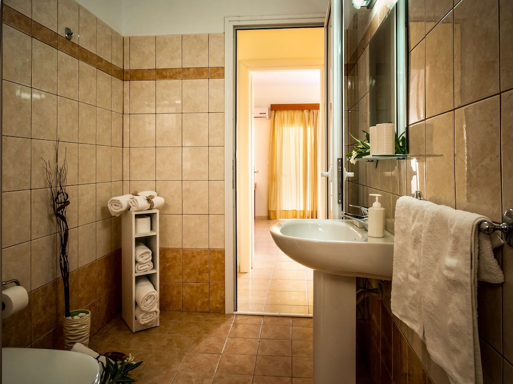 Tsambikos Apts — Hotel rooms in Faliraki, South Aegean