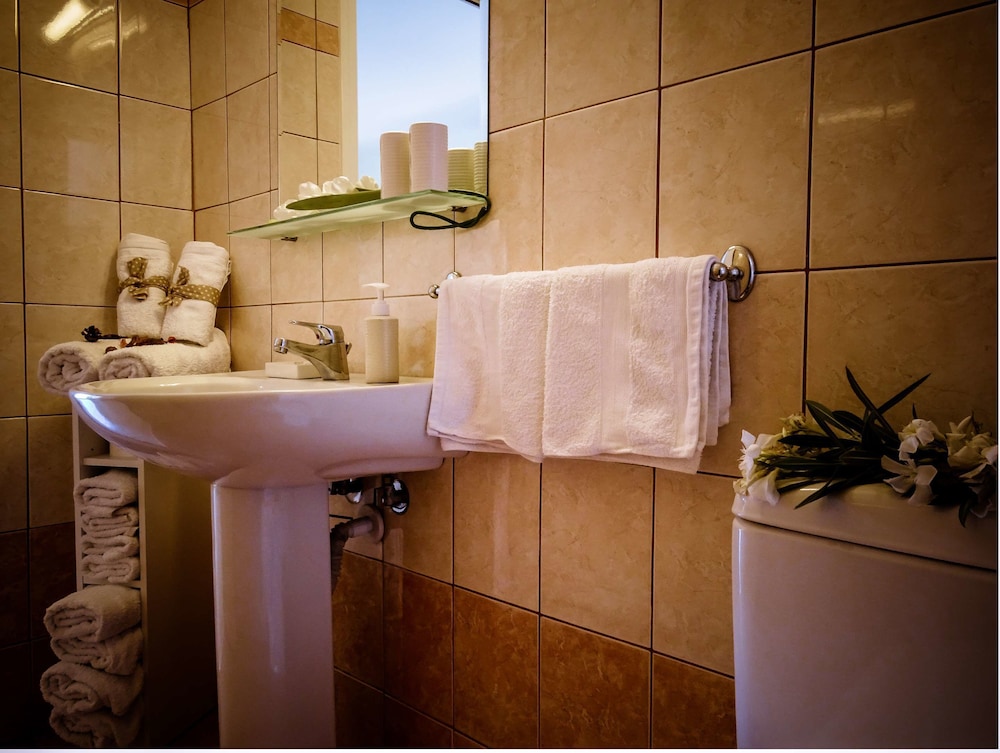 Tsambikos Apts — Hotel rooms in Faliraki, South Aegean