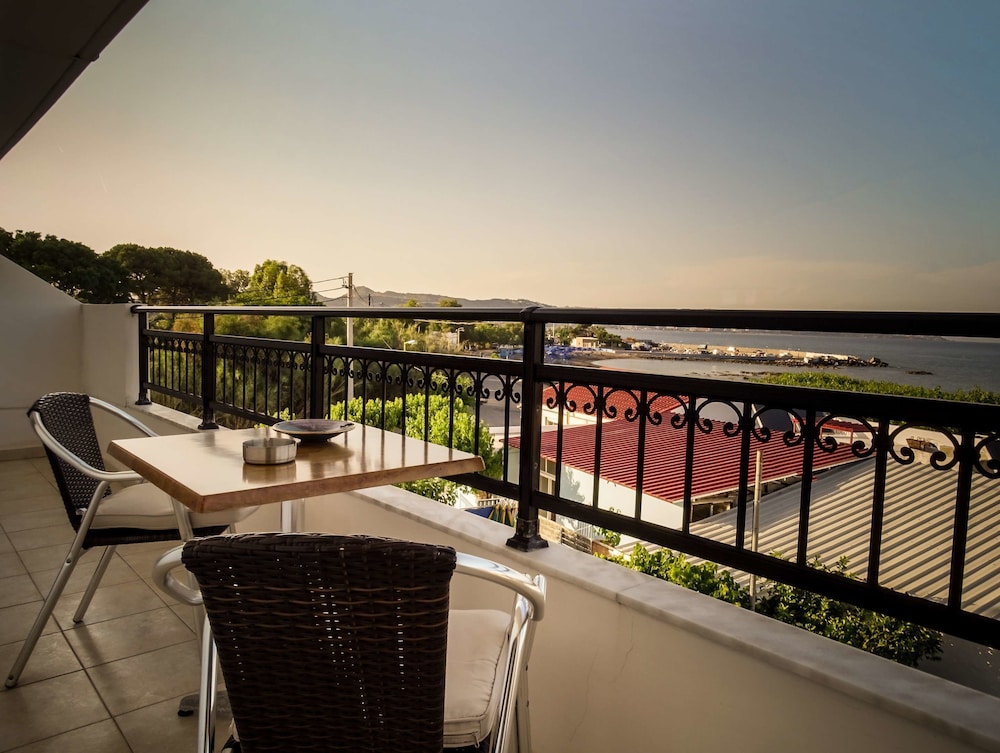 Tsambikos Apts — Hotel rooms in Faliraki, South Aegean