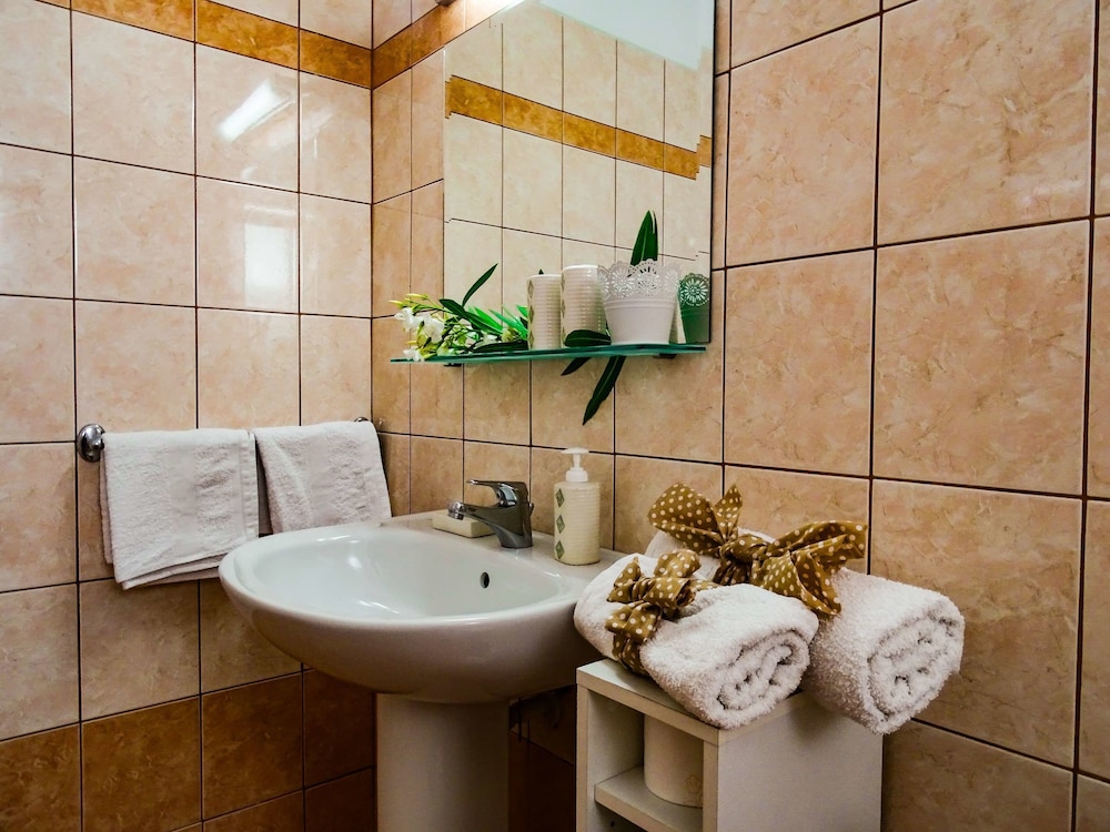 Tsambikos Apts — Hotel rooms in Faliraki, South Aegean