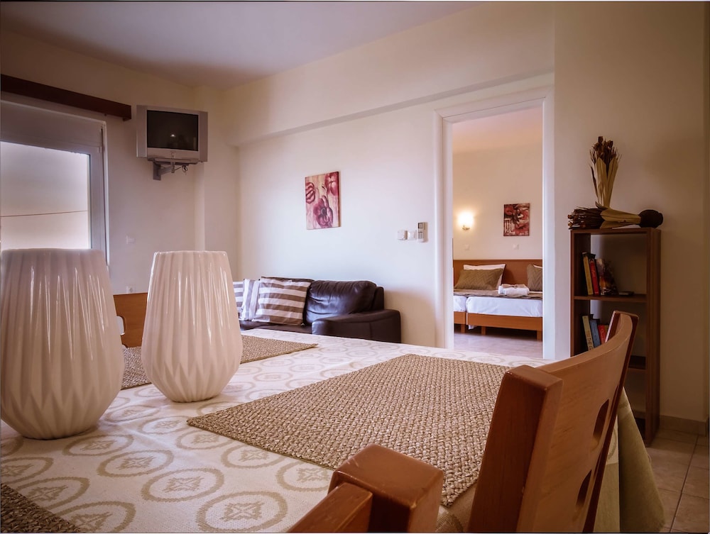 Tsambikos Apts — Hotel rooms in Faliraki, South Aegean