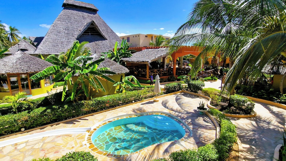 Paradise Beach Resort — Swimming pool in Uroa, Zanzibar South