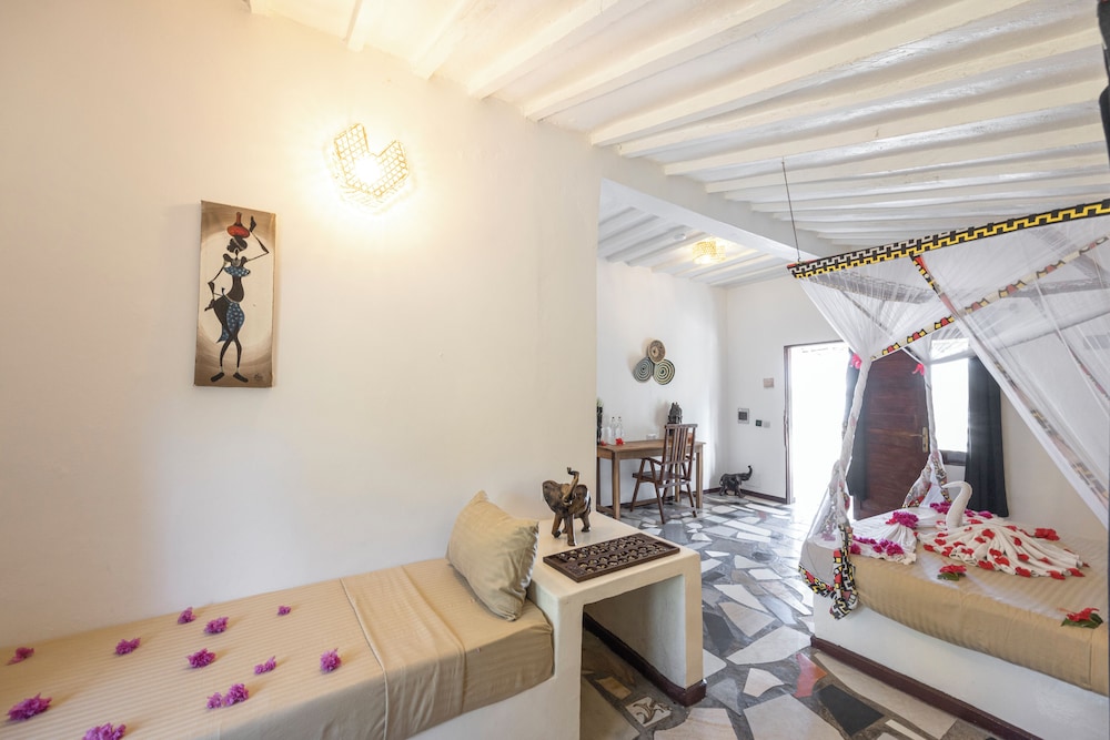 Paradise Beach Resort — Hotel rooms in Uroa, Zanzibar South