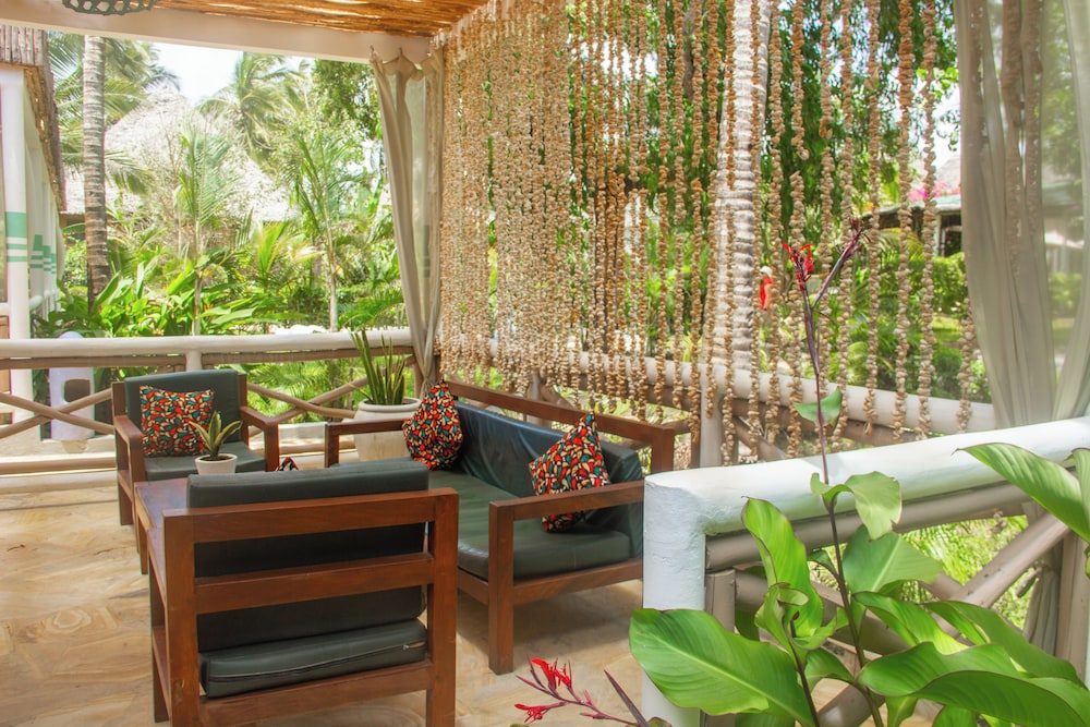 Paradise Beach Resort — Restaurant & bars in Uroa, Zanzibar South