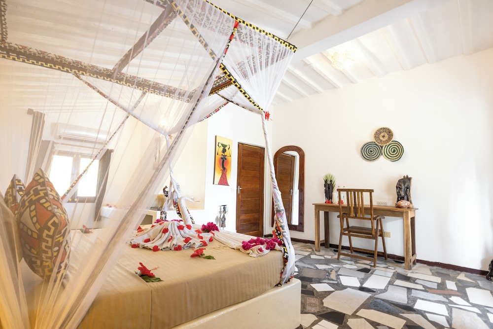 Paradise Beach Resort — Hotel rooms in Uroa, Zanzibar South