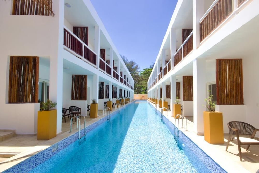 Paradise Beach Resort — Swimming pool in Uroa, Zanzibar South