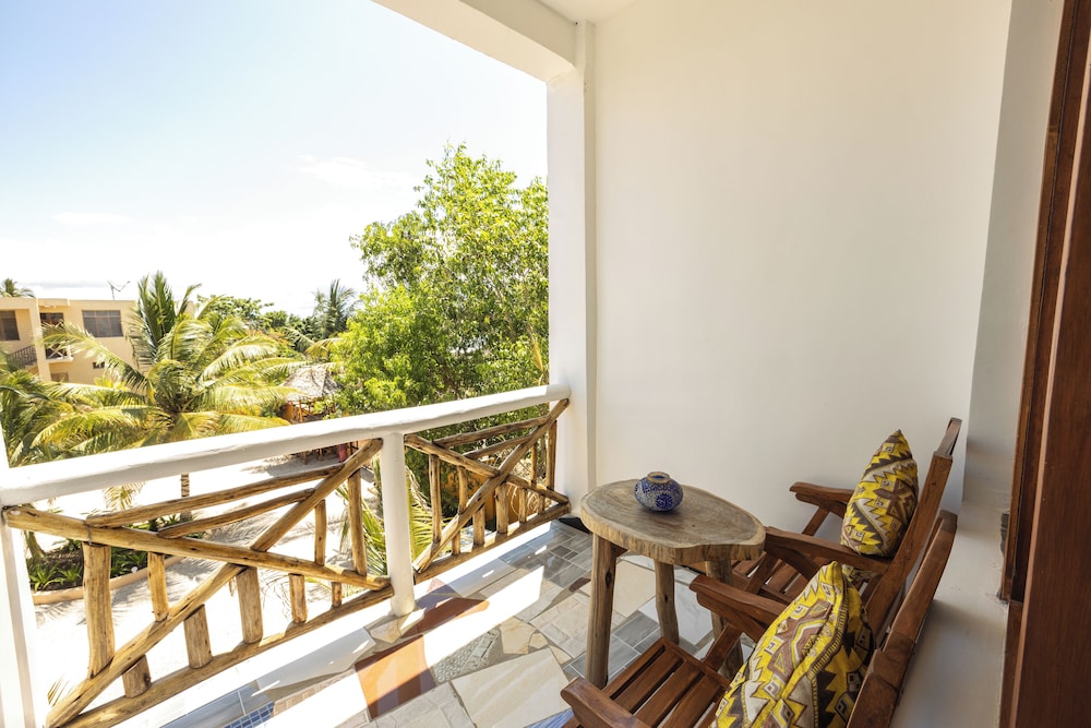 Paradise Beach Resort — Hotel rooms in Uroa, Zanzibar South