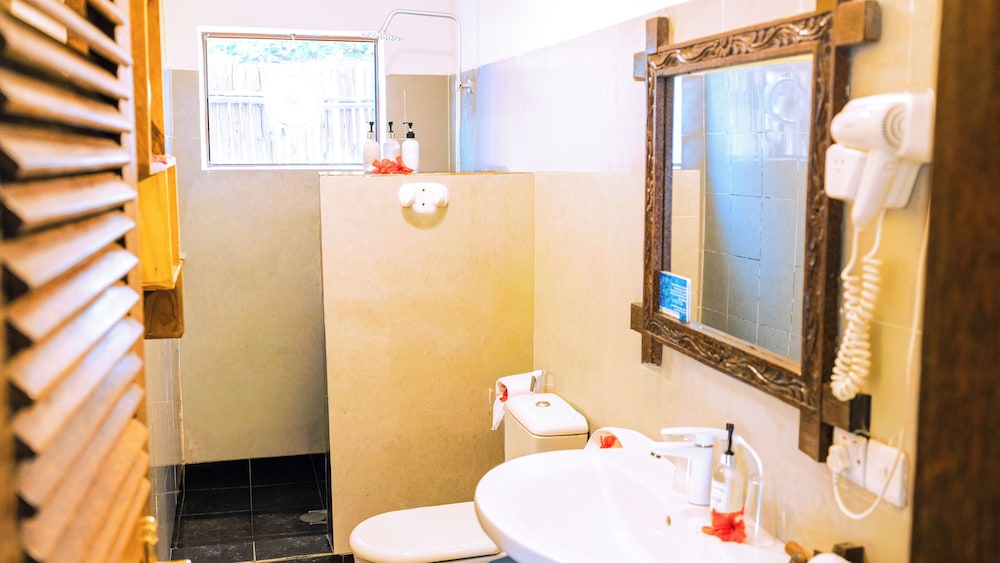 Paradise Beach Resort — Hotel rooms in Uroa, Zanzibar South