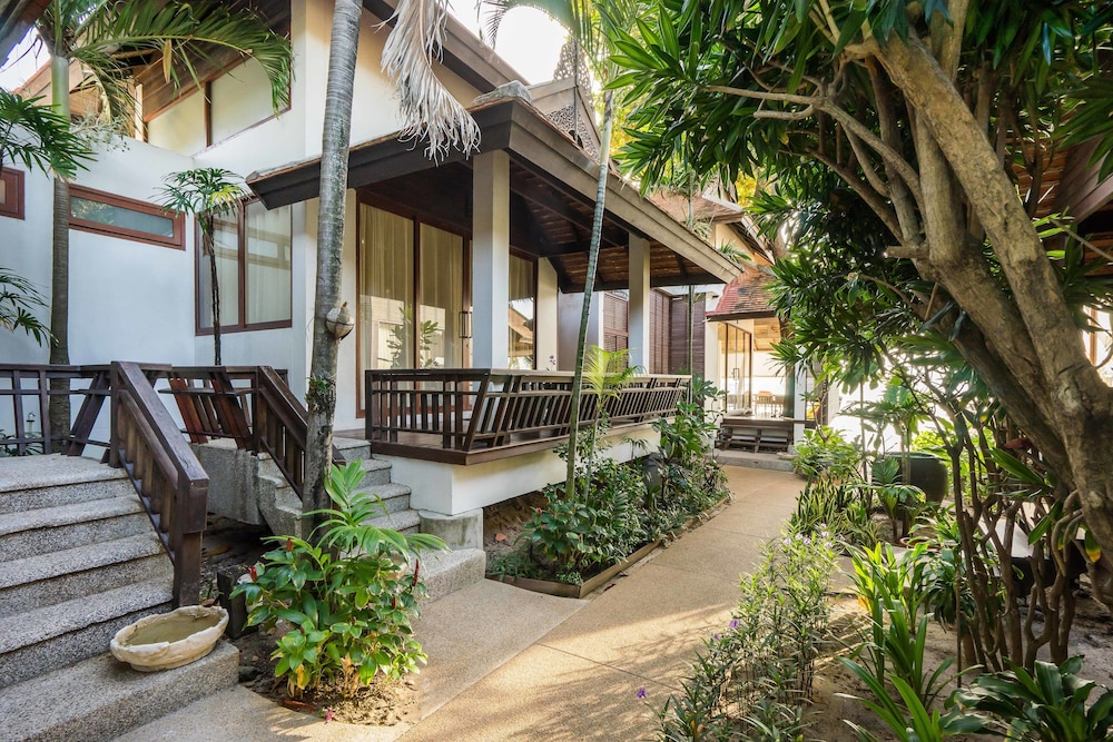 Samui Paradise Chaweng Beach Resort & Spa — Hotel building in Bo Phut, Surat Thani