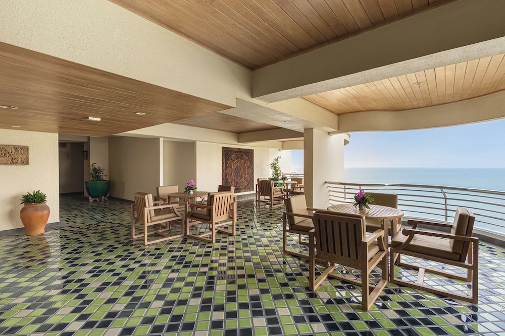 Royal Wing Suites & Spa Pattaya — Hotel building in Pattaya, Chonburi
