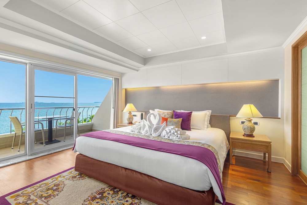 Royal Wing Suites & Spa Pattaya — Hotel rooms in Pattaya, Chonburi