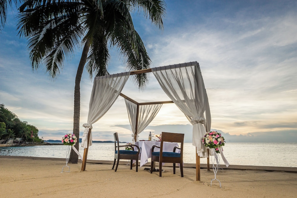 Royal Wing Suites & Spa Pattaya — Beach in Pattaya, Chonburi