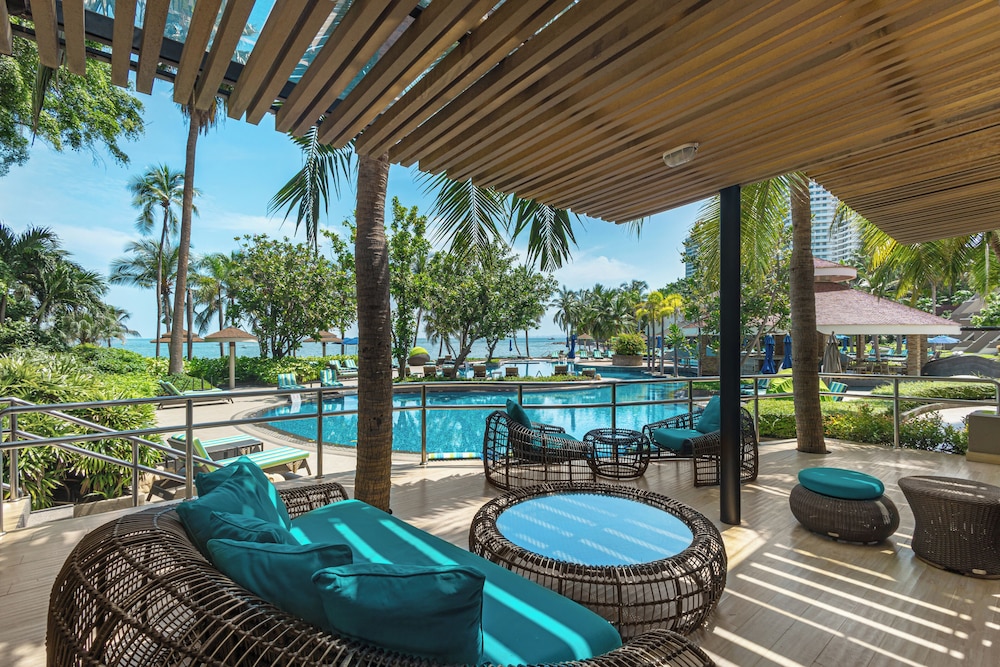 Royal Wing Suites & Spa Pattaya — Swimming pool in Pattaya, Chonburi