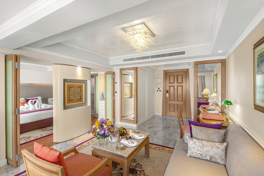 Royal Wing Suites & Spa Pattaya — Hotel rooms in Pattaya, Chonburi