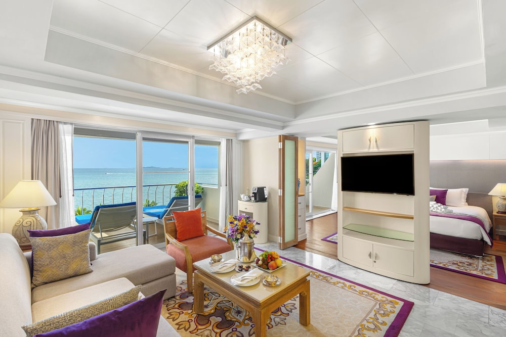 Royal Wing Suites & Spa Pattaya — Hotel rooms in Pattaya, Chonburi