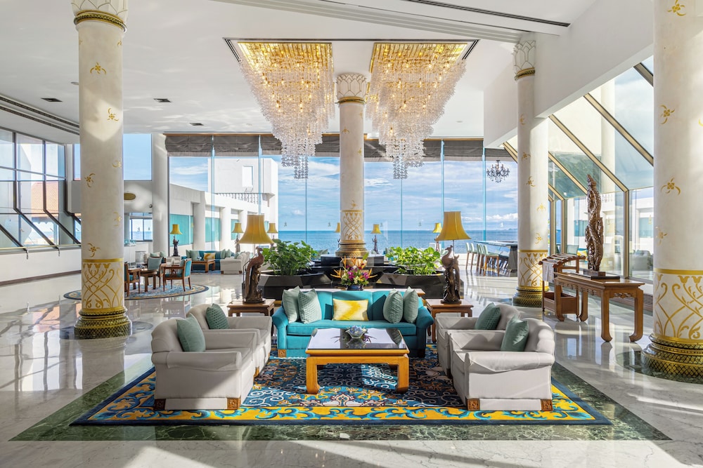Royal Wing Suites & Spa Pattaya — Hotel building in Pattaya, Chonburi