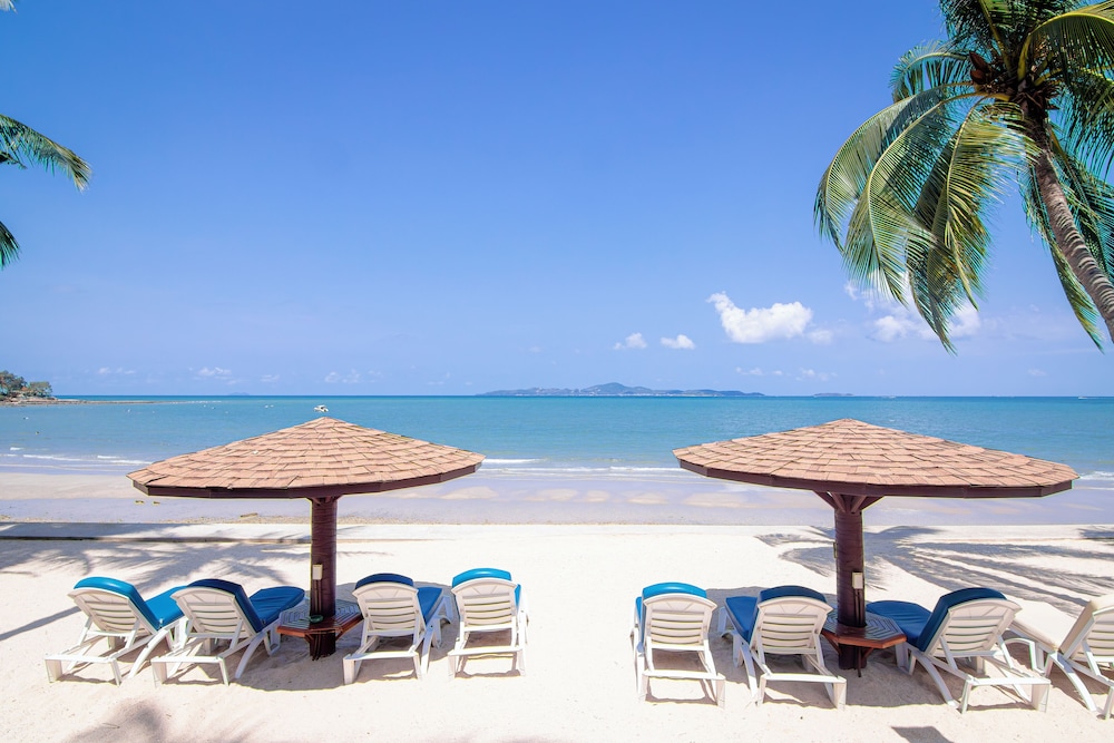 Royal Wing Suites & Spa Pattaya — Beach in Pattaya, Chonburi