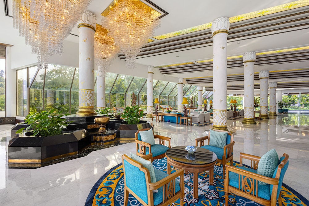 Royal Wing Suites & Spa Pattaya — Hotel building in Pattaya, Chonburi