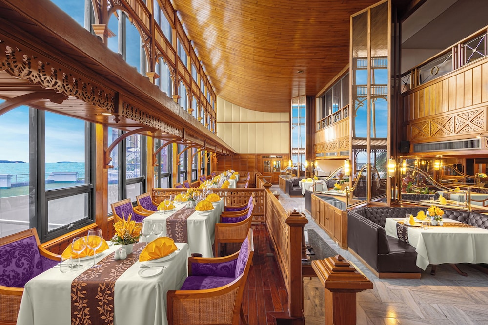 Royal Wing Suites & Spa Pattaya — Restaurant & bars in Pattaya, Chonburi