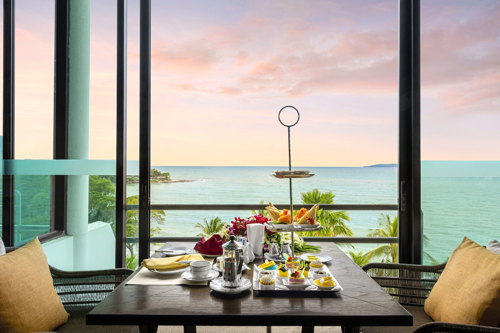 Royal Wing Suites & Spa Pattaya — Hotel rooms in Pattaya, Chonburi