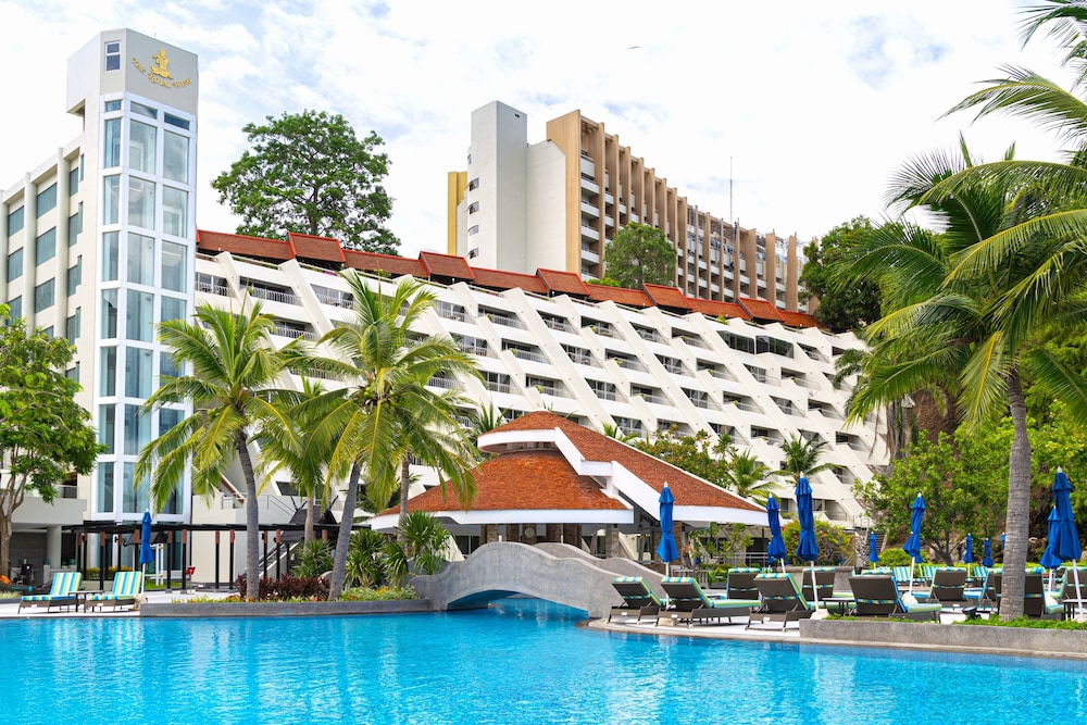 Royal Wing Suites & Spa Pattaya — Hotel building in Pattaya, Chonburi