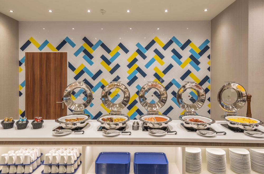 Hampton by Hilton Munich City West — Restaurant & bars in Munich, Bavaria