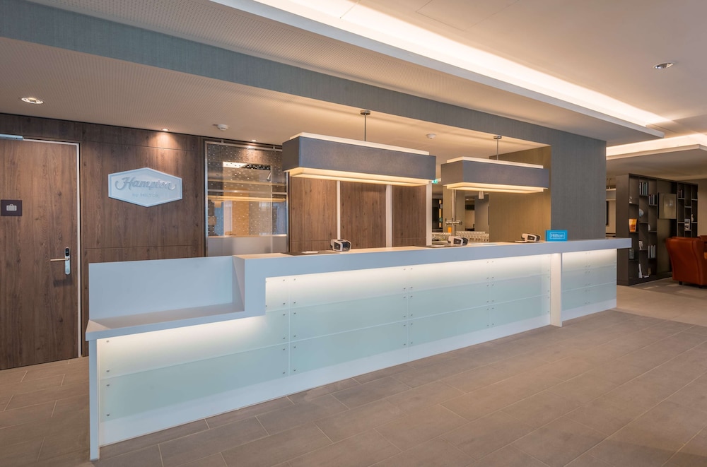 Hampton by Hilton Munich City West — Restaurant & bars in Munich, Bavaria