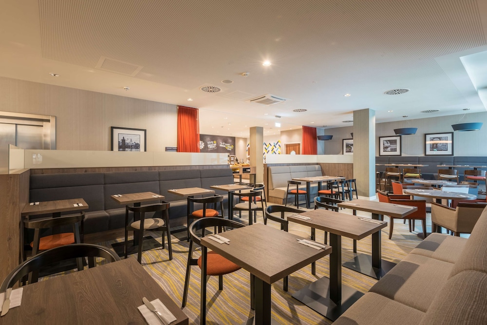Hampton by Hilton Munich City West — Restaurant & bars in Munich, Bavaria