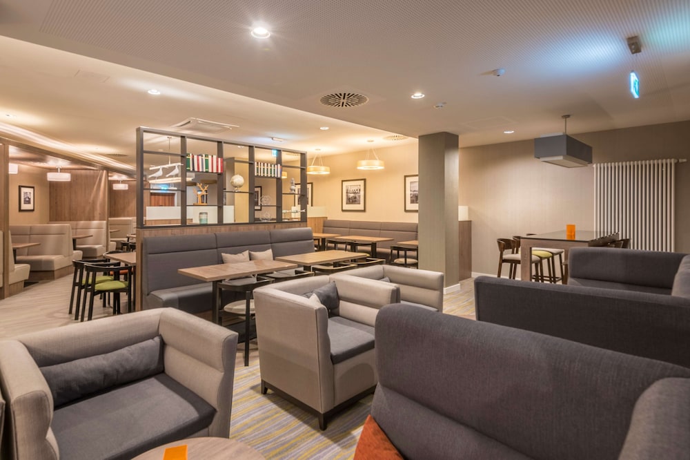 Hampton by Hilton Munich City West — Restaurant & bars in Munich, Bavaria