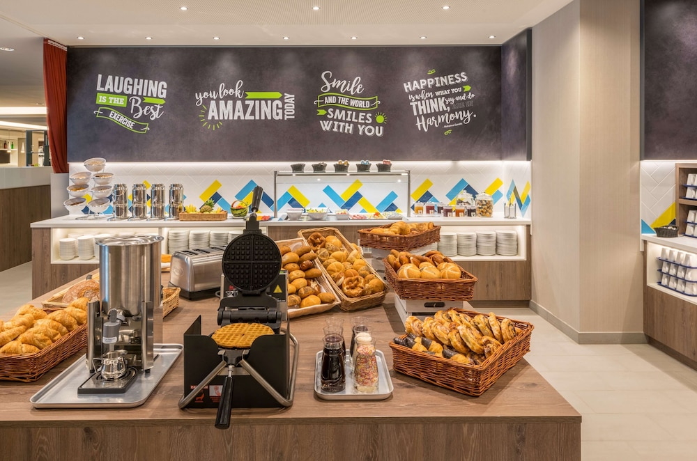 Hampton by Hilton Munich City West — Restaurant & bars in Munich, Bavaria