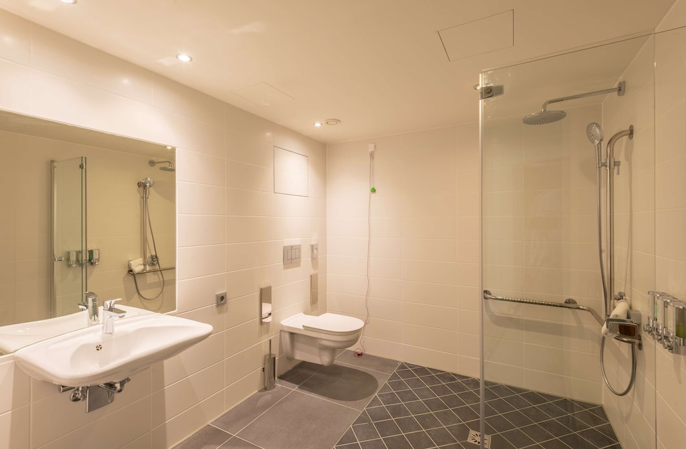 Hampton by Hilton Munich City West — Hotel rooms in Munich, Bavaria