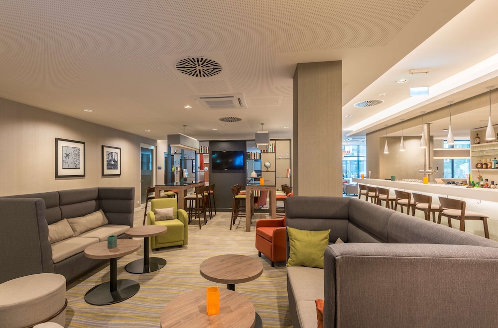 Hampton by Hilton Munich City West — Restaurant & bars in Munich, Bavaria