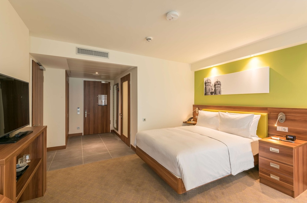 Hampton by Hilton Munich City West — Hotel rooms in Munich, Bavaria