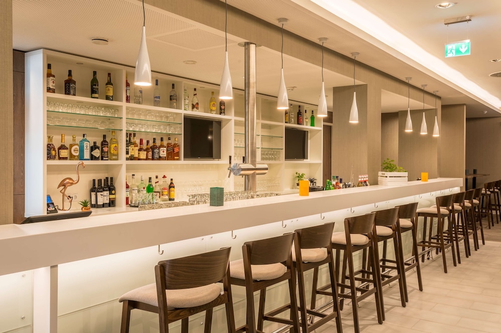 Hampton by Hilton Munich City West — Restaurant & bars in Munich, Bavaria