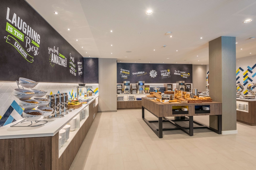 Hampton by Hilton Munich City West — Restaurant & bars in Munich, Bavaria