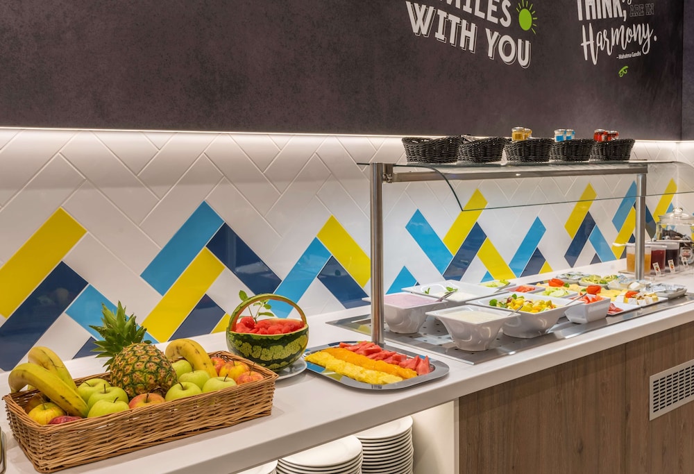 Hampton by Hilton Munich City West — Restaurant & bars in Munich, Bavaria