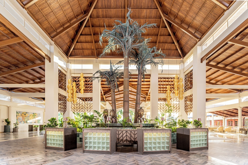 Bahia Principe Explore Punta Cana - Hyatt Inclusive Collection - All Inclusive - Renovated 2026 — Hotel building in Bavaro, La Altagracia