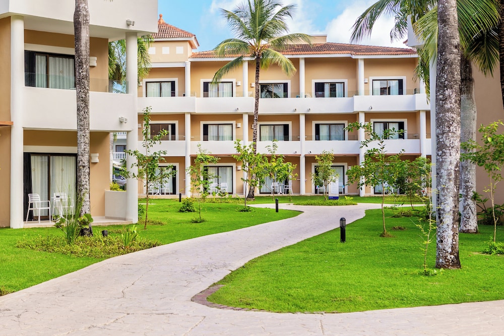 Bahia Principe Explore Punta Cana - Hyatt Inclusive Collection - All Inclusive - Renovated 2026 — Hotel building in Bavaro, La Altagracia