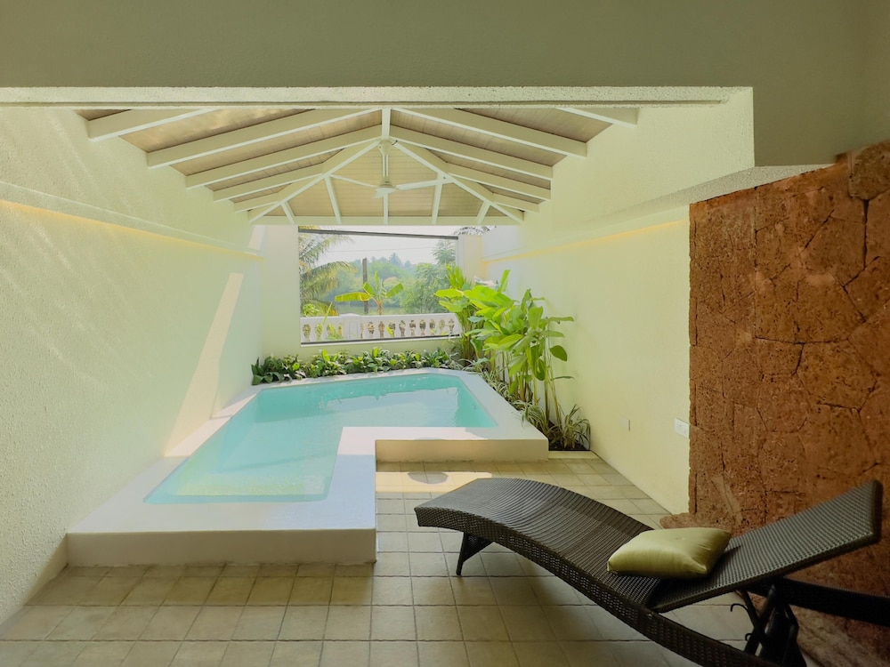 DoubleTree by Hilton Hotel Goa - Arpora - Baga — Swimming pool in Arpora, Goa