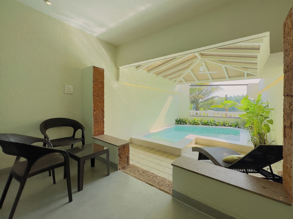 DoubleTree by Hilton Hotel Goa - Arpora - Baga — Swimming pool in Arpora, Goa